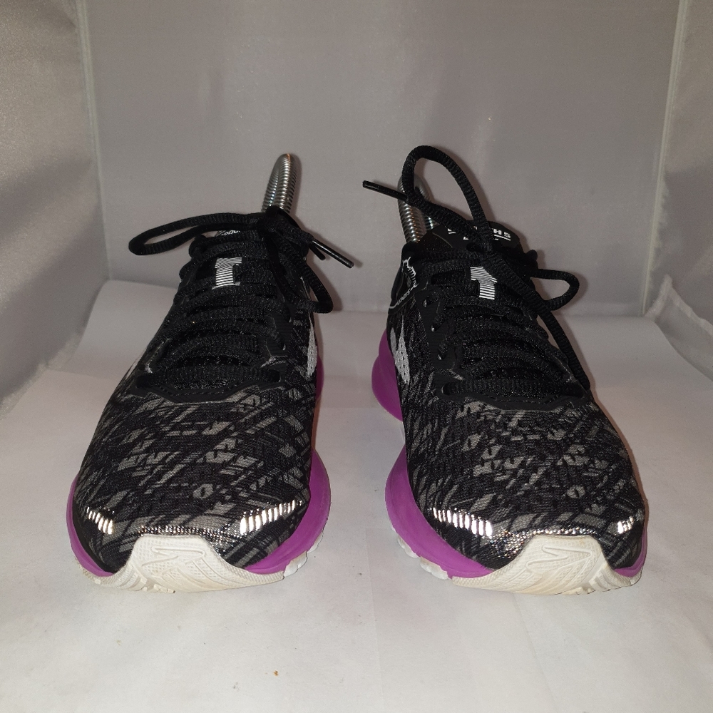 Brooks launch 5 size 6.5 womans sneakers